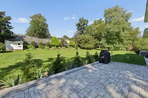 Exterior - 5 Viewpoint Rd, Wayne, NJ 07470 photo 5 of 7
