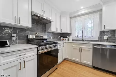 Kitchen - 5 Viewpoint Rd, Wayne, NJ 07470 photo 3 of 3
