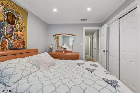 Bedroom - 5 Viewpoint Rd, Wayne, NJ 07470 photo 6 of 6