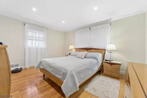 Bedroom - 5 Viewpoint Rd, Wayne, NJ 07470 photo 1 of 6