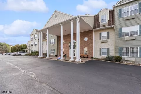 4 Richmond Rd #215, West Milford, NJ 07480