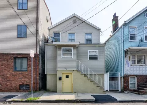 75 Chambers St #3, Newark, NJ 07105