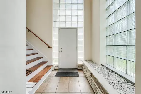 Entry Way - 27 Dalewood Rd, Wayne, NJ 07470 photo 1 of 4