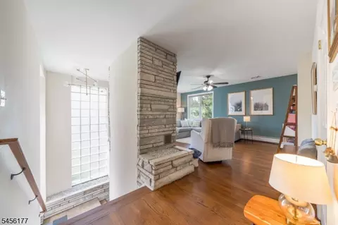 Entry Way - 27 Dalewood Rd, Wayne, NJ 07470 photo 3 of 4