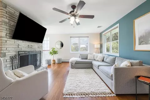 Living - 27 Dalewood Rd, Wayne, NJ 07470 photo 2 of 3