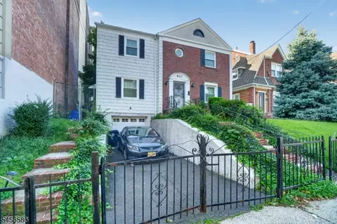 821 S 10th St, Newark, NJ 07108
