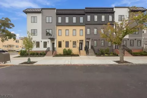Exterior - 502 Davis Ave, Harrison, NJ 07029 photo 2 of 6