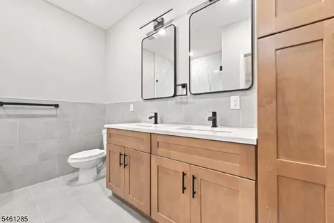 Bath - 502 Davis Ave, Harrison, NJ 07029 photo 2 of 5