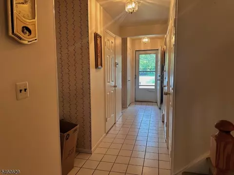 Entry Way - 10 Matthew Rd #3, Wayne, NJ 07470 photo 2 of 4