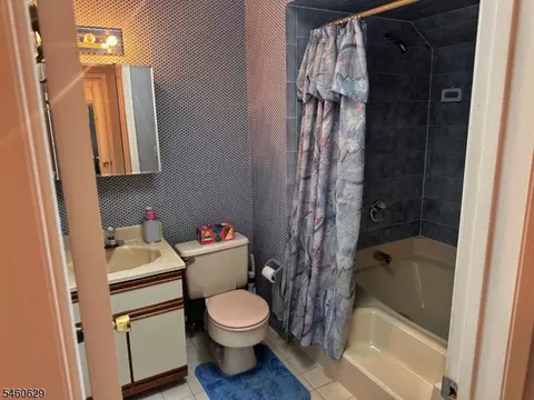 Bath - 10 Matthew Rd #3, Wayne, NJ 07470 photo 4 of 6