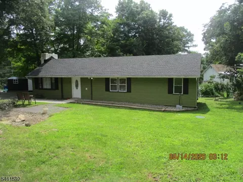 4 Mohawk Trl, Byram Township, NJ 07821