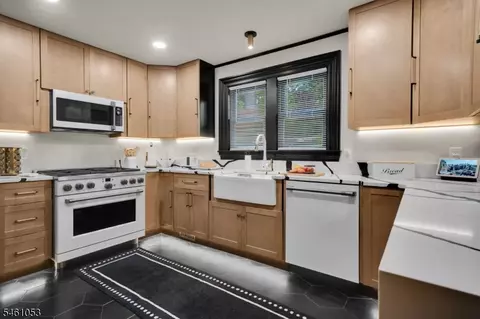 Kitchen - 901 Belvidere Ave, Plainfield, NJ 07060 photo 1 of 5