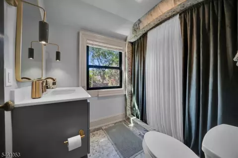 Bath - 901 Belvidere Ave, Plainfield, NJ 07060 photo 2 of 8
