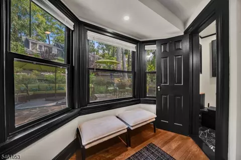 Entry Way - 901 Belvidere Ave, Plainfield, NJ 07060 photo 5 of 9