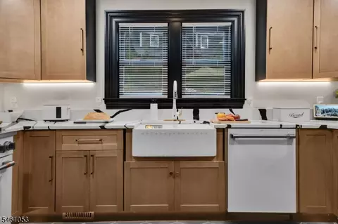 Kitchen - 901 Belvidere Ave, Plainfield, NJ 07060 photo 3 of 5