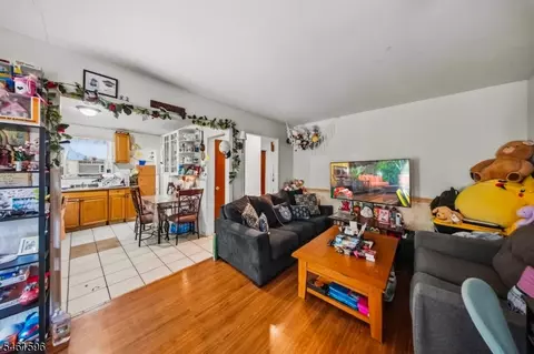 Entry Way - 1757 Myrtle Ave, Plainfield, NJ 07063 photo 5 of 13