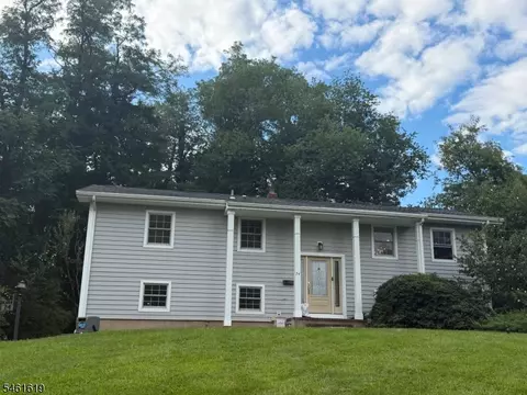 74 Fairway Dr, East Hanover, NJ 07936