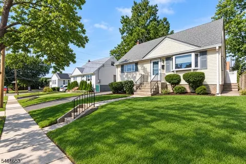 Exterior - 187 Kent St, Hackensack, NJ 07601 photo 4 of 5