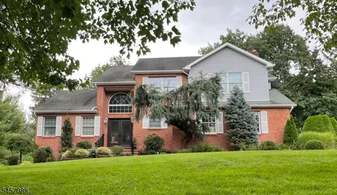 2 Lisa Ln, East Hanover, NJ 07936