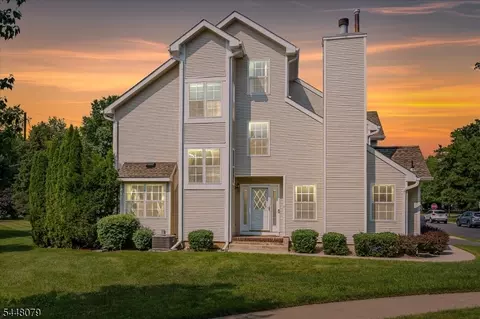 15 Allison Ct, Monmouth Junction, NJ 08852
