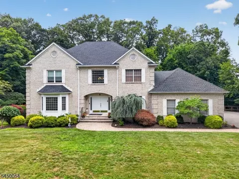 22 Jarombek Dr, Towaco, NJ 07082