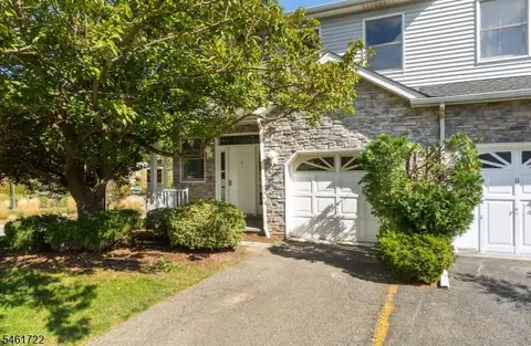 5 Wiley Ct, Morris Plains, NJ 07950