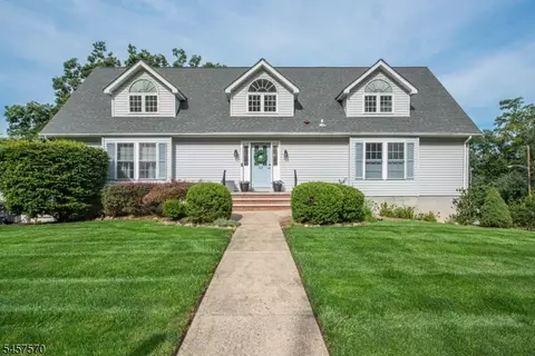 82 N Belair Ave, Cedar Knolls, NJ 07927