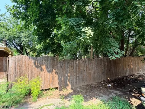 318 E 38th St, Paterson City, NJ 07504 photo 5