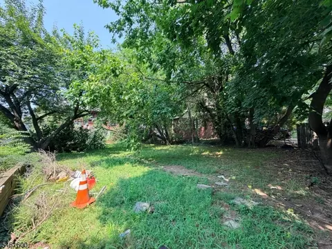 318 E 38th St, Paterson City, NJ 07504 photo 3
