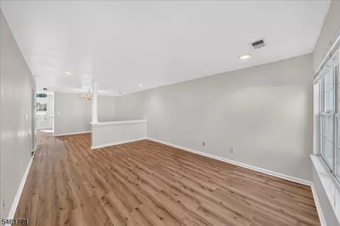 58 Windsong Cir, East Brunswick, NJ 08816
