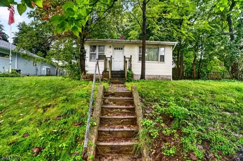 46 Fowler St, Franklin, NJ 07416