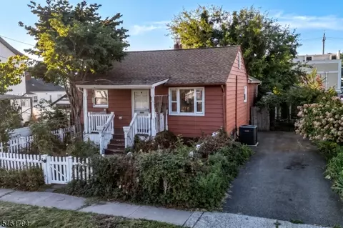 6 Roosevelt Ave, Totowa, NJ 07512