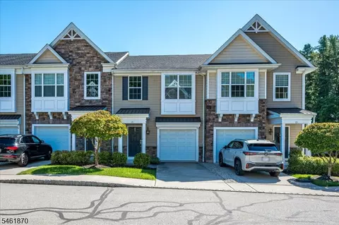 15 Bahr Cir, Verona, NJ 07044