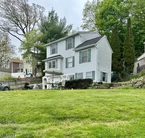 100 Shore Rd, Lake Hopatcong, NJ 07849