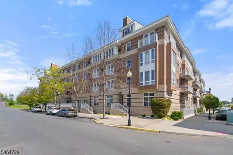 368 Rector St #419, Perth Amboy, NJ 08861