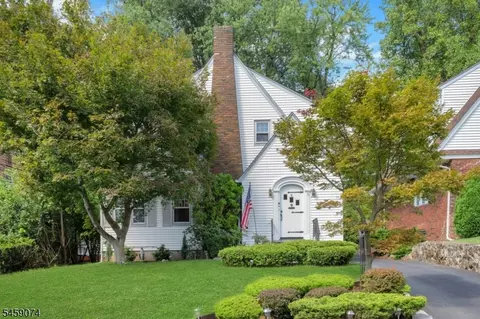 9 Sherwood Pl, West Orange, NJ 07052