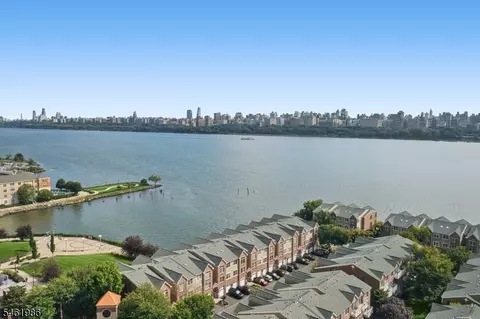7002 Kennedy Blvd #18B, Guttenberg Town, NJ 07093