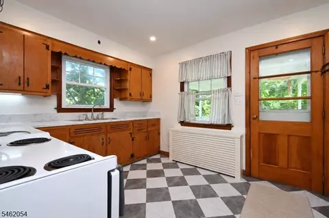 Kitchen - 186 Macdonald Dr, Wayne, NJ 07470 photo 2 of 2