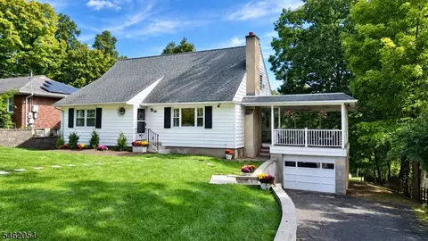 Exterior - 186 Macdonald Dr, Wayne, NJ 07470 photo 2 of 4