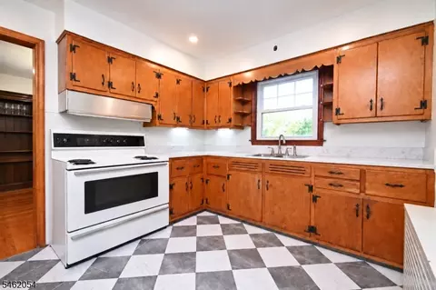 Kitchen - 186 Macdonald Dr, Wayne, NJ 07470 photo 1 of 2
