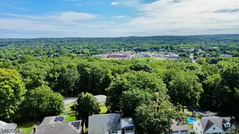 View/Area - 186 Macdonald Dr, Wayne, NJ 07470 photo 2 of 2