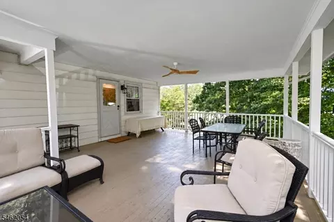 Exterior - 186 Macdonald Dr, Wayne, NJ 07470 photo 3 of 4