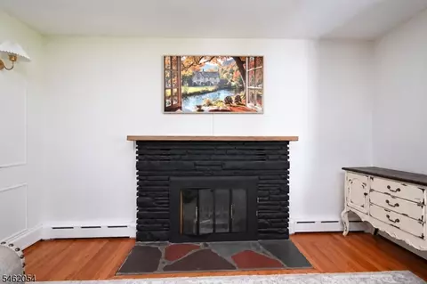 Living - 186 Macdonald Dr, Wayne, NJ 07470 photo 3 of 3