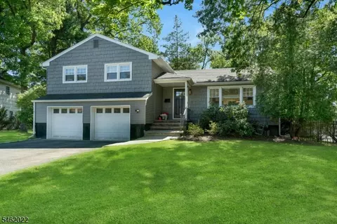 2 Tuers Pl, Montclair, NJ 07043