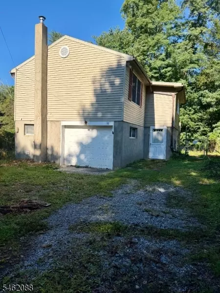 10 Pine Dr, Belvidere, NJ 07823