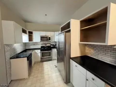8619 Brittany Dr, Wayne, NJ 07470 photo 2