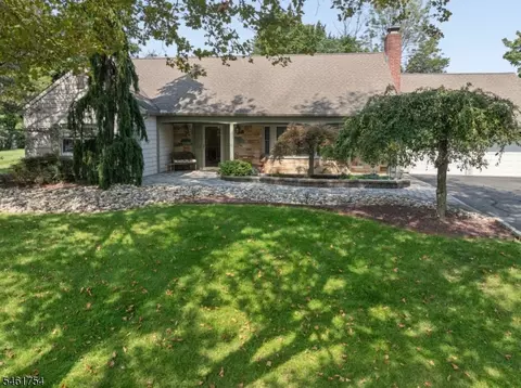 34 Hughes Rd, Somerset, NJ 08873