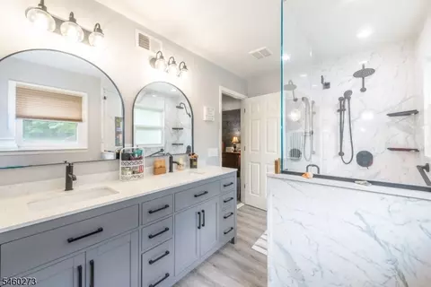 Bath - 66 Darlington Dr, Wayne, NJ 07470 photo 1 of 4