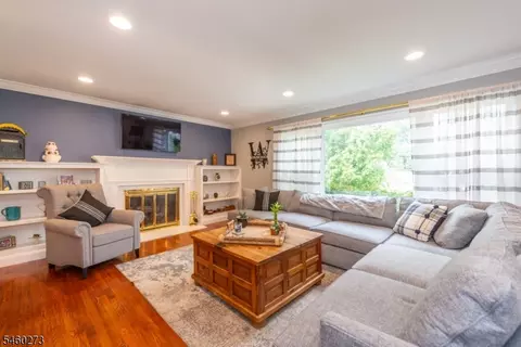 Living - 66 Darlington Dr, Wayne, NJ 07470 photo 3 of 6
