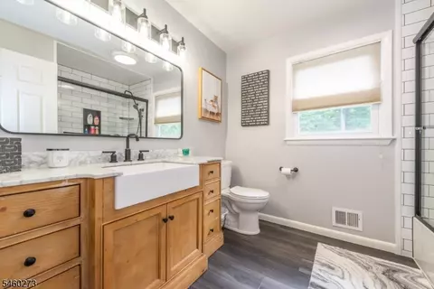 Bath - 66 Darlington Dr, Wayne, NJ 07470 photo 4 of 4